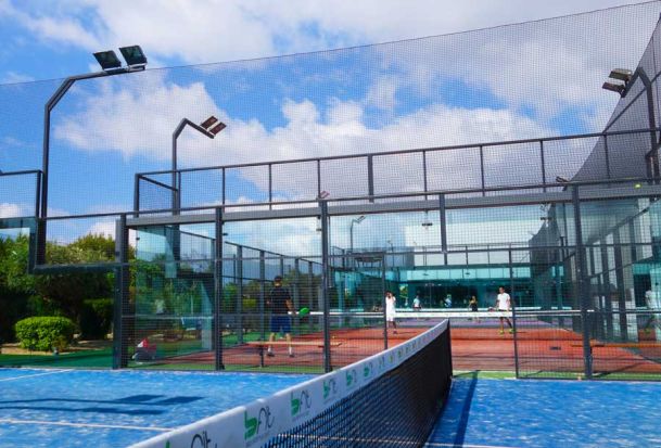 pistas de pádel gimnasio Bfit Ibiza Sports Club