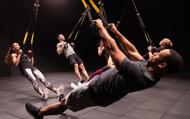 Clase de TRX en Ibiza gimnasio Bfit Ibiza Sports Club
